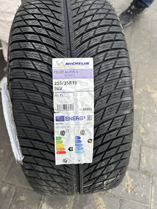 255/35/19 michelin