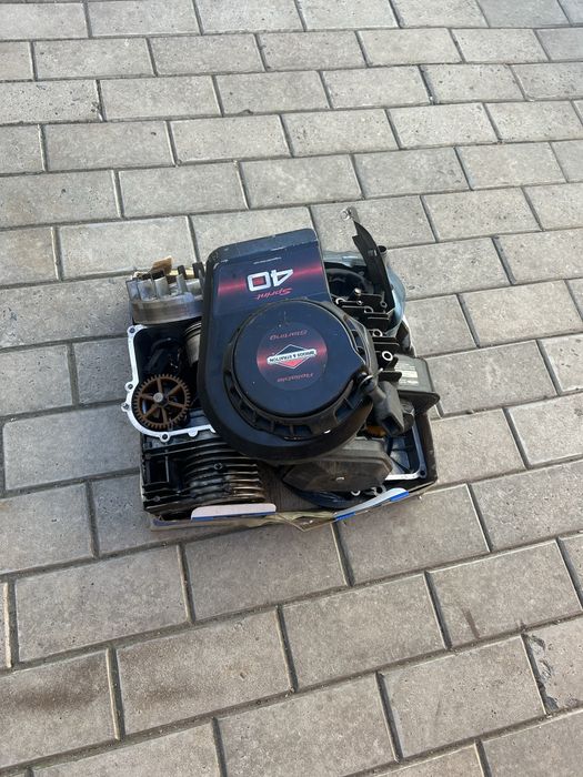 Продам запчастини на газонокосарку Briggs & stratton