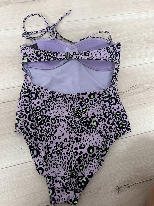 Купальник суцільний xs HM дуже крутий