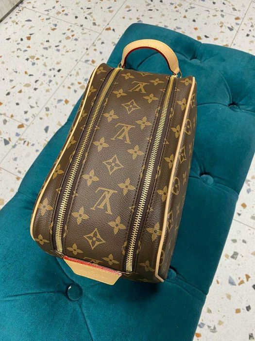 Оригинальная косметичка Луи Витон б/у Louis Vuitton