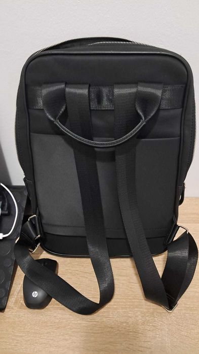 Mochila Parfois e duas pequenas bolsas, uma Parfois e outra Primark.