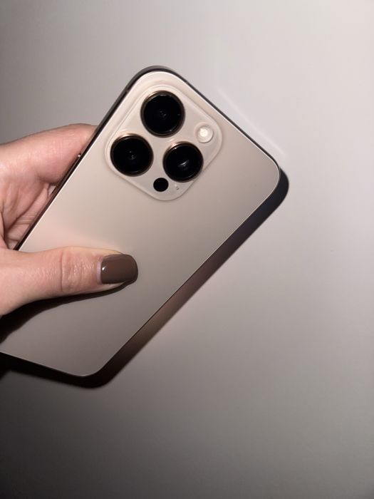 Продам iphone 16 pro max  Gold 256g