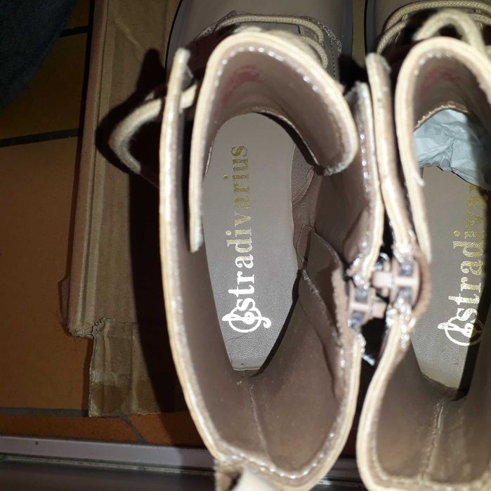 Botas Creme Stradivarius novo sem usar
