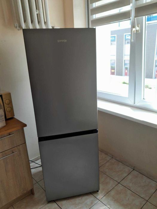Sprzedam Lodowke Gorenje -kupiona czerwiec -2025 + wykupiona dodatkowa gwarancja -1350zl