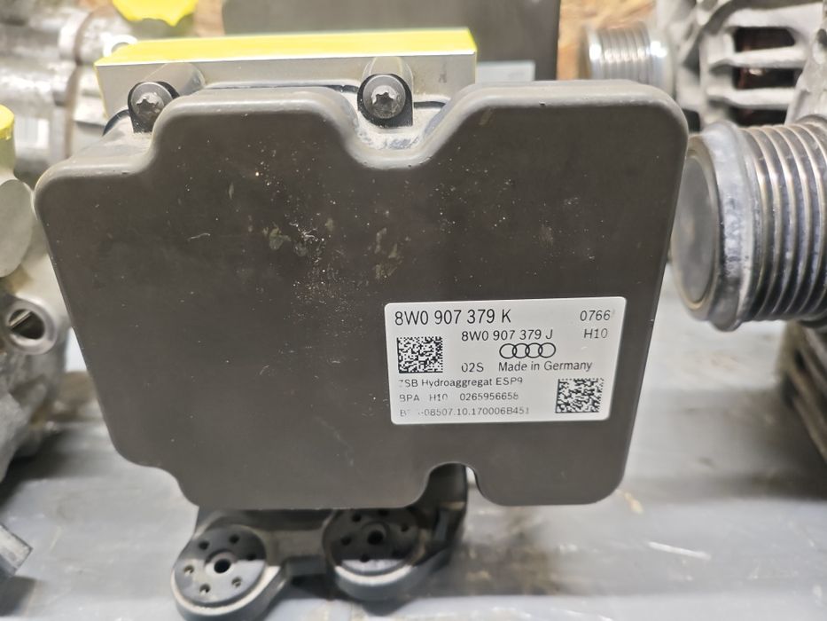 Компресор кондиціонера, генератор, блок ABS Audi Q5 80A, A4 B9, A5 F5