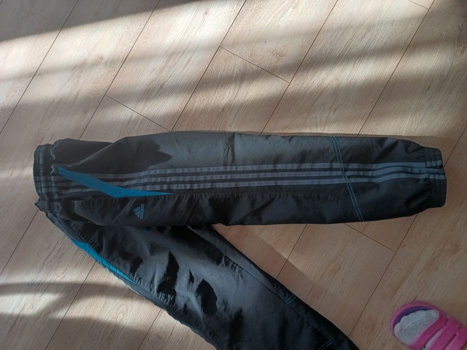 Spodnie sportowe adidas czarno szare 152