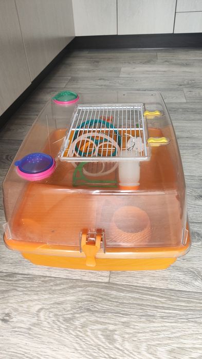 Клітка для хом'яка пластикова з усіма аксесуарами.