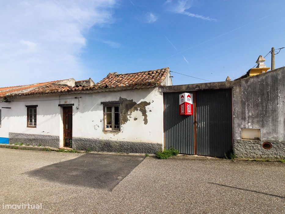 Moradia Térrea com Quintal para Reconstruir