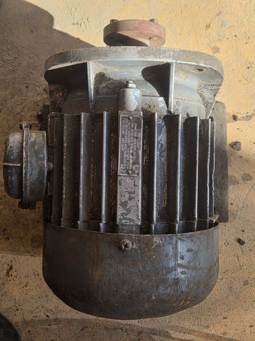 Продам электродвигатели