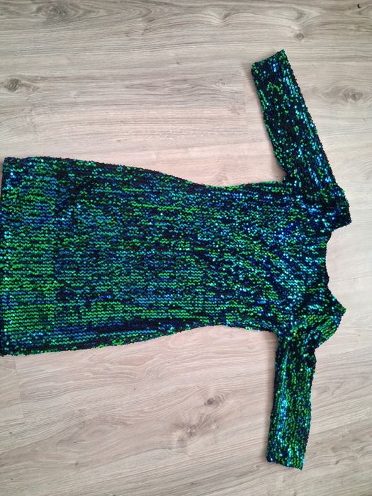 Cekinowa piekna sukienka