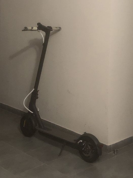 Електросамокат Xiaomi Essential;причина прожажу хочу новий купити