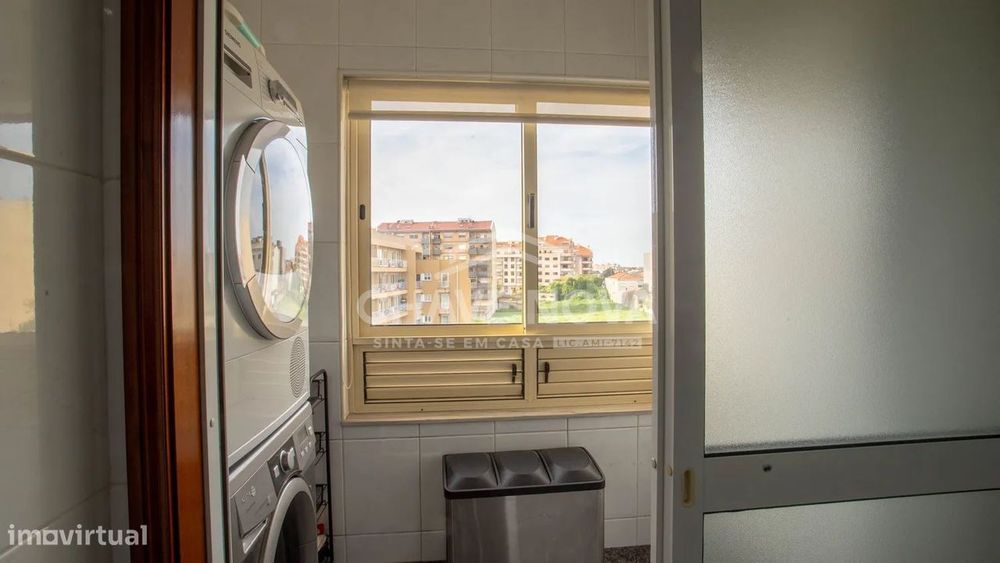 Apartamento T2 com Varanda e Garagem Box