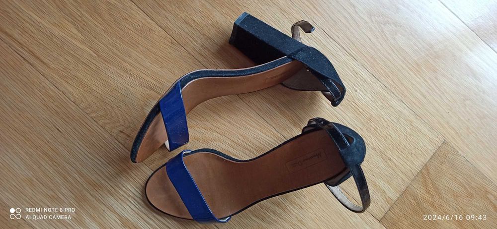 Sandálias azuis e pretas, "Massimo Dutti", como novas.Usadas uma vez.