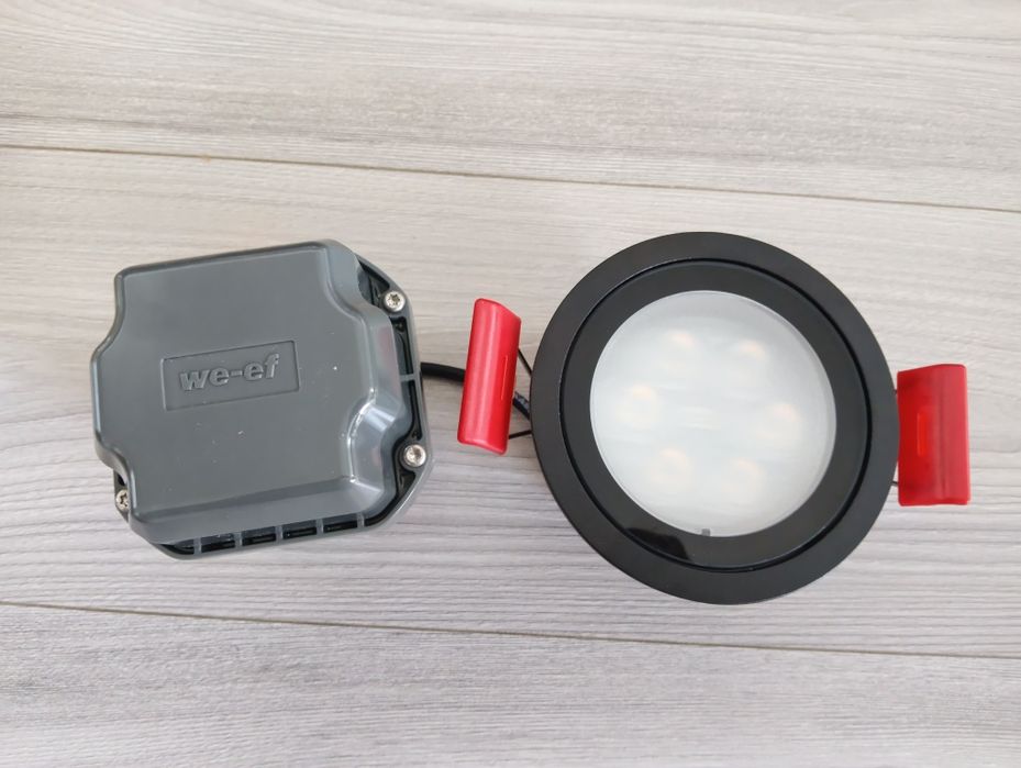 Lampa LED firmy WE-EF