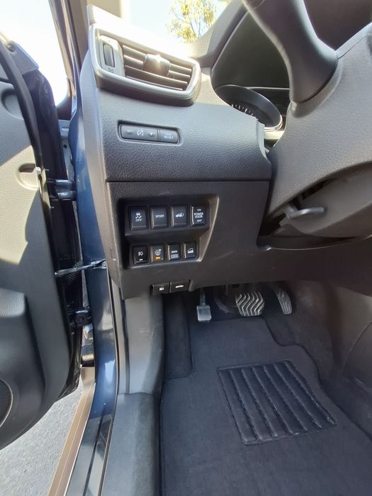 Машина Nissan Rogg