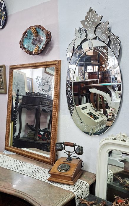 Espelho oval veneziano