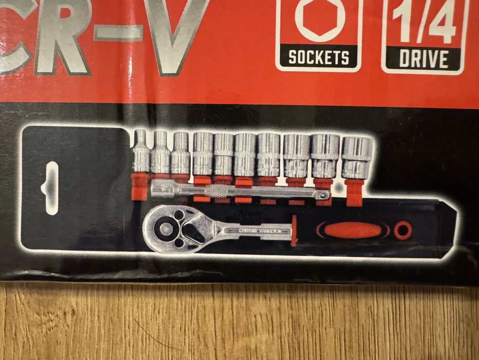 12-sto czesciowy zestaw kluczy nasadowych