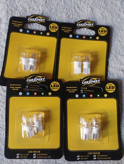 zestaw dwóch samochodowych żarówek LED marki CARXPERT