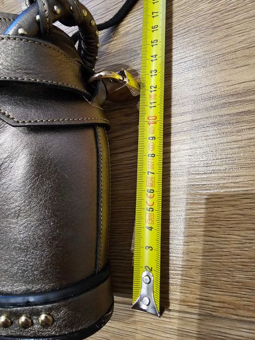 Buty na koturnie Carinii zloty ciemny