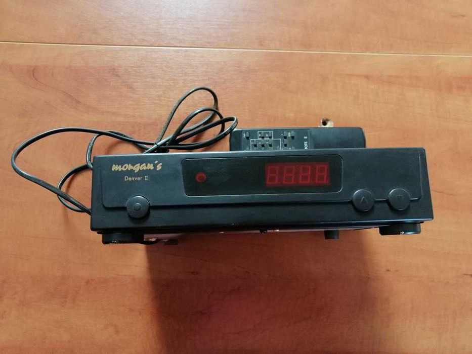 Tuner satelitarny telewizyjny Morgan's Denver II z pilotem. Super stan