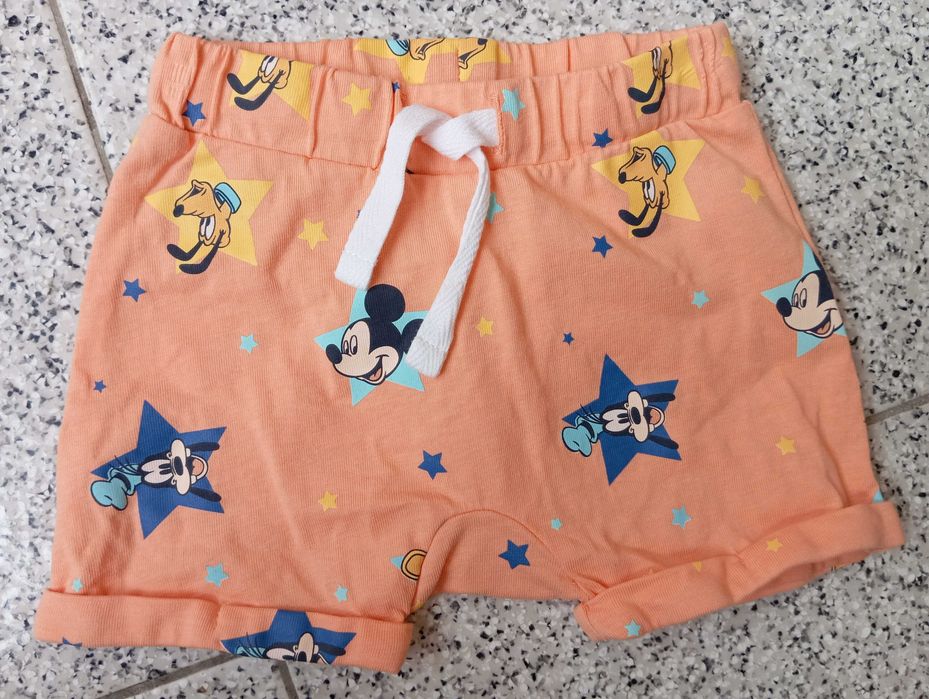 Várias peças bebé babygrows, casacos, sweaters...