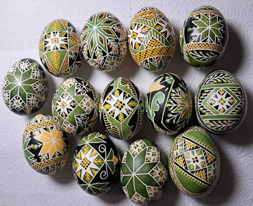 Писанка традиційна на стрічці (писанки на видутому курячому яйці)