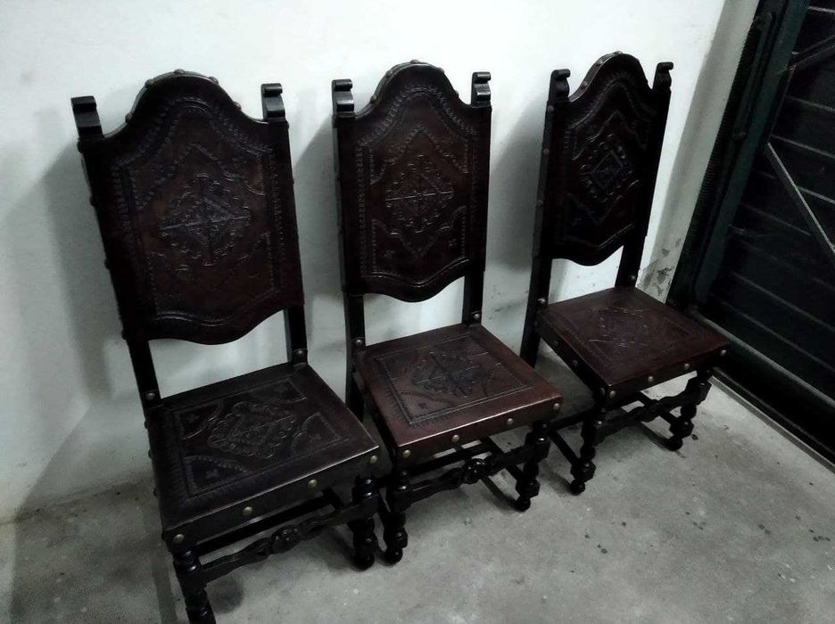 Conjunto de sala em madeira maciça – móvel, mesa e 6 cadeiras