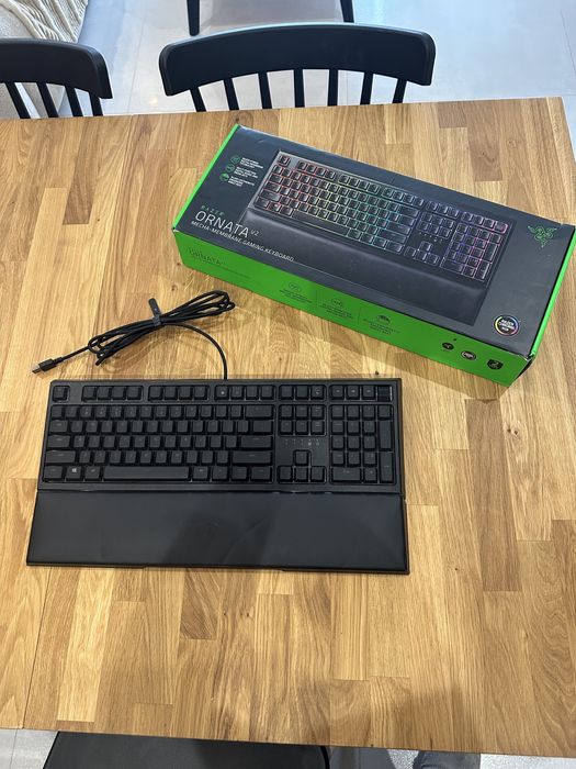 Razer Ornata V2 RGB klawiatura gamingowa + podkładka, pudełko