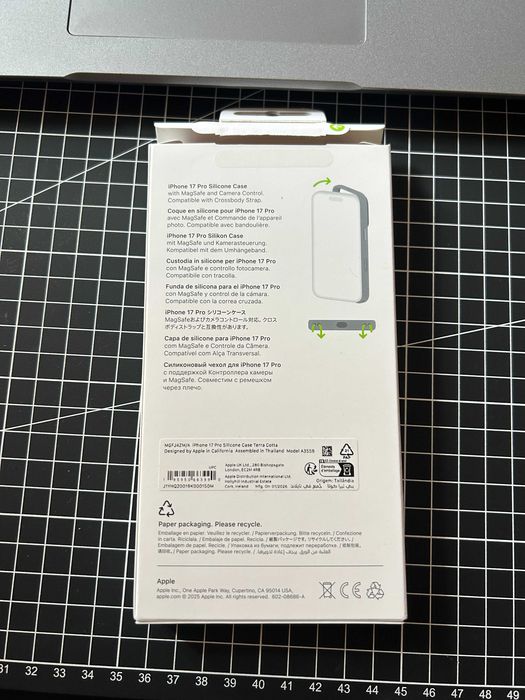 Silikonowe etui z MagSafe do iPhone’a 17 Pro – terakota