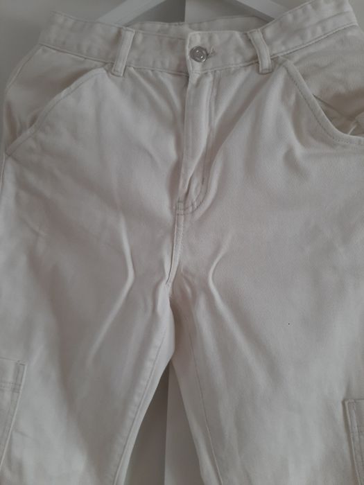 Białe damskie spodnie jeansowe cargo H&M