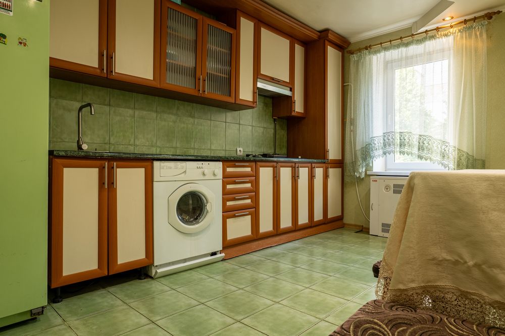 Продається простора 2-кімнатна квартира за адресою вул. Європейська, 98