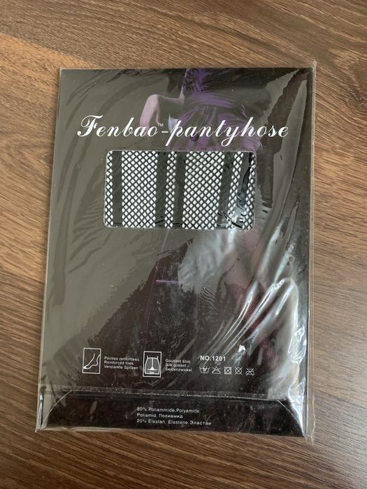 Колготки в сеточку.