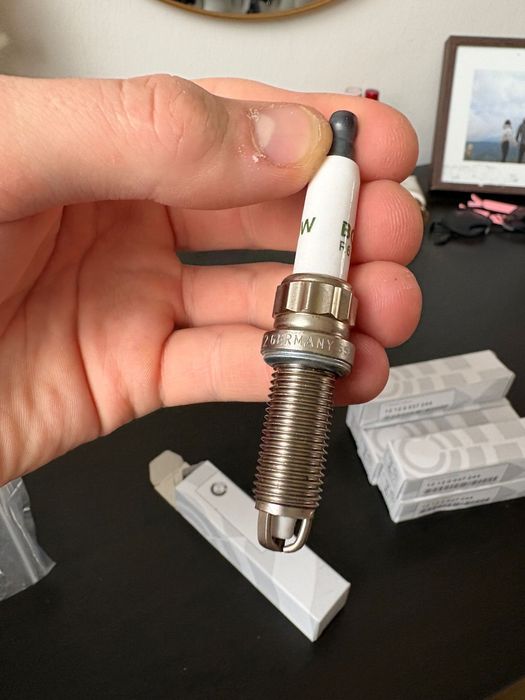 нові оригінальні свічки запалювання Bosch / BMW