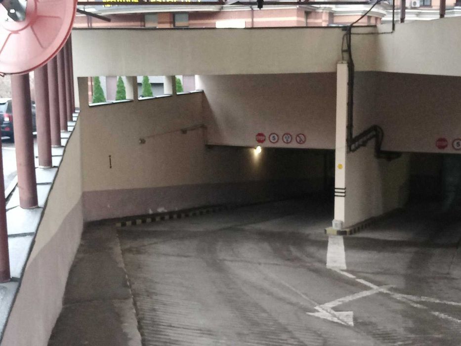 Паркінг Печерськ підземний теплий Старонаводницька 3,2х6 м оренда 19m2