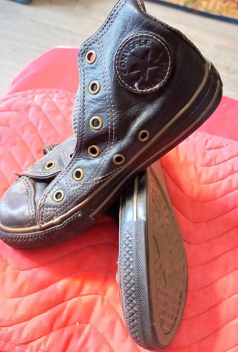 Дитячі шкіряні кеди.