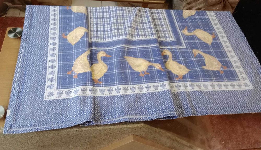 Toalha mesa azul c/ patinhos 100% algodão Marca Felular + Avental