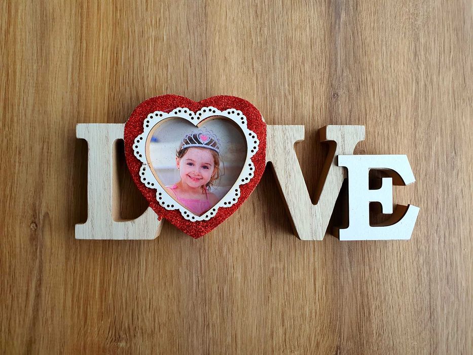 Napis Love ramka na zdjęcie dekoracja do domu