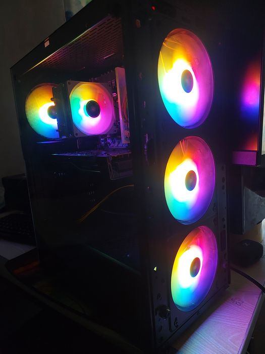 16gb ddr4 3200, rx 470 4gb, ssd 120, hdd 500, xeon E5-2630 v4