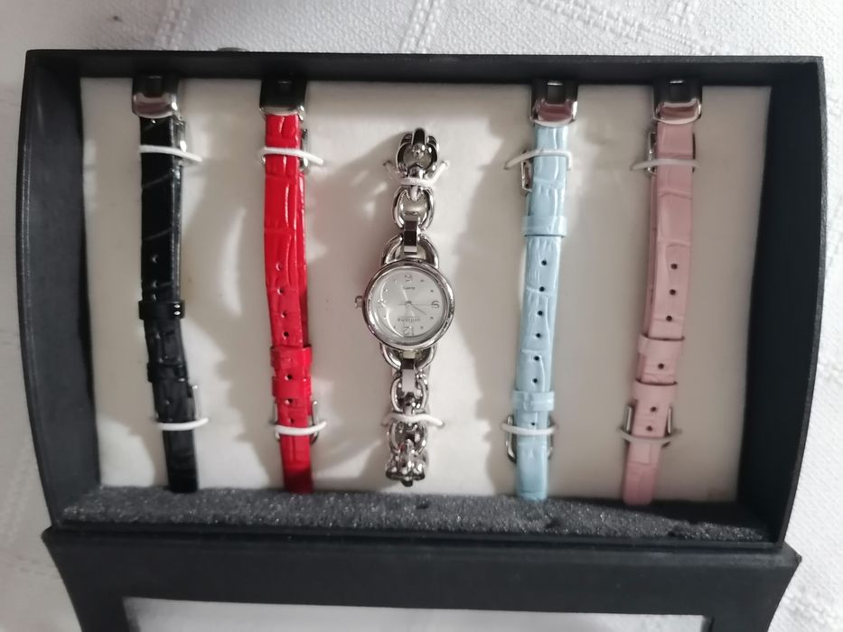 Relógio woman elegante c 5 braceletes