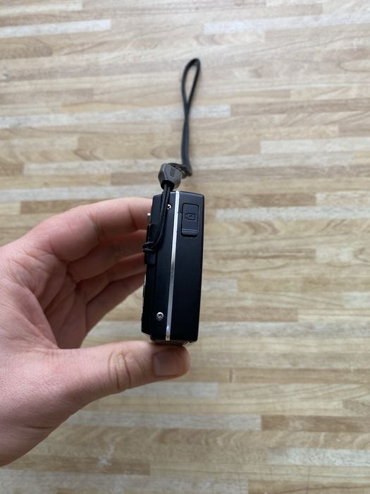 Продам компактну цифрову камеру Samsung L100 Black