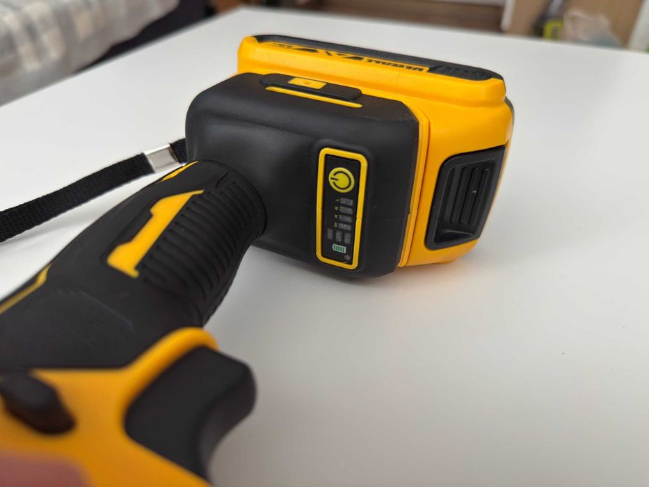 Pistolet udarowy 1/2 pod baterie DEWALT  - posiada w paczce nasadki 17 i 19 mm na koła - KOMPLET bez baterii !!
