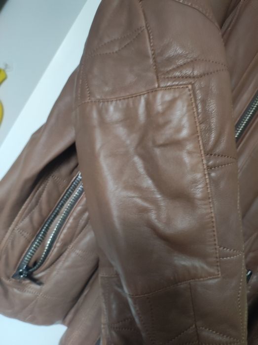 Мужская кожаная куртка с мехом волка