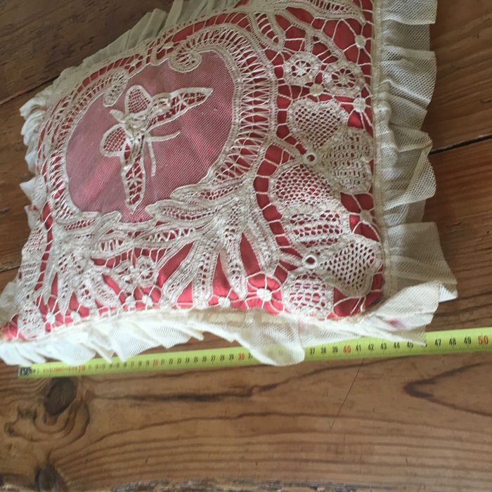 Almofada com borboleta bordada renda de bilros