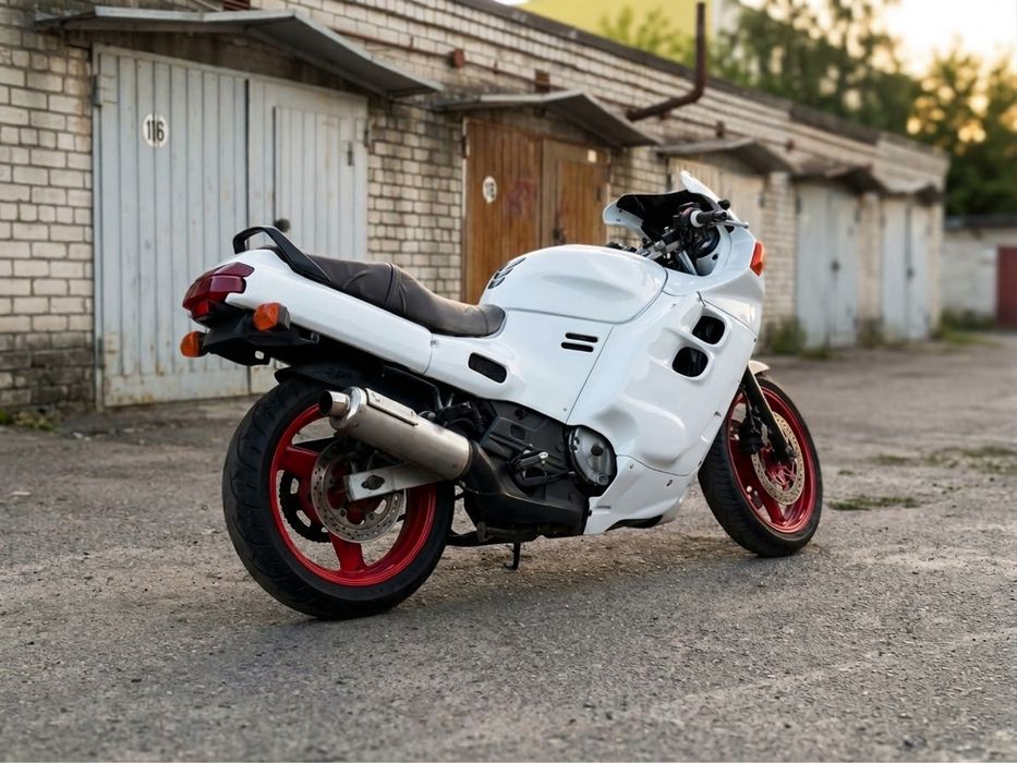 Продам Honda CBR1000F