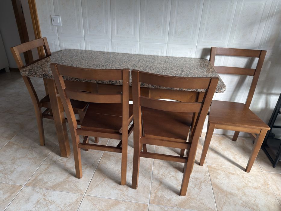 Mesa usada 4 cadeiras