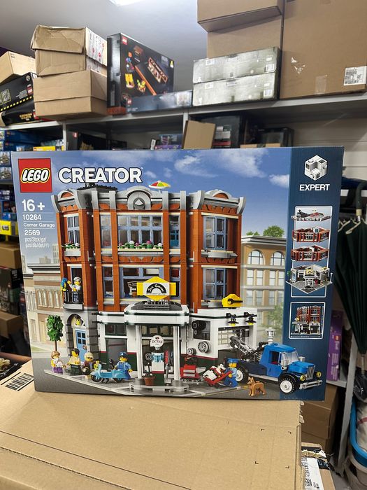 Lego Corner Garage 10264
