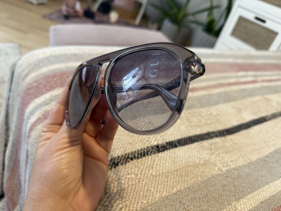 Сонцезахисні окуляри  GUESS з Европи