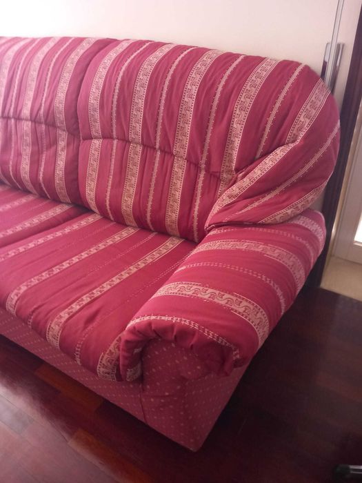 Sofá Cama Vermelho Confortável