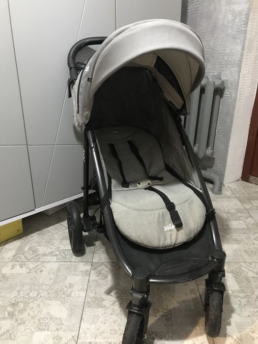 Прогулянкова  коляска Joie
