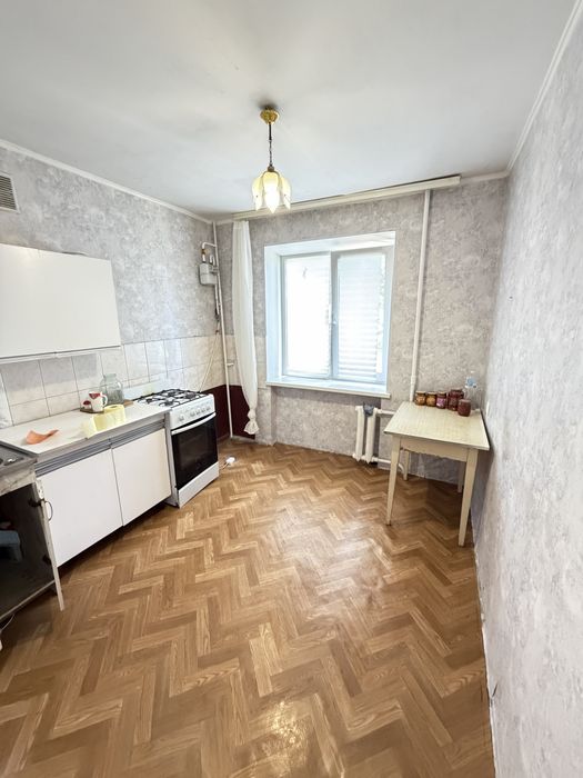 Продам 1о кімнатну Героів Крут